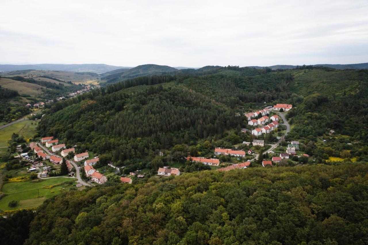 Videki Vendeghaz A Buekkben, Pezsgofuerdovel. Apartment Kirald Exterior photo